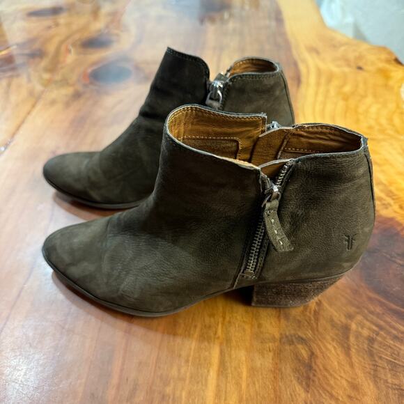 Frye Women's Judith Zip Bootie Short Heeled Boots 10 M Suede Ankle Boot - Picture 1 of 10